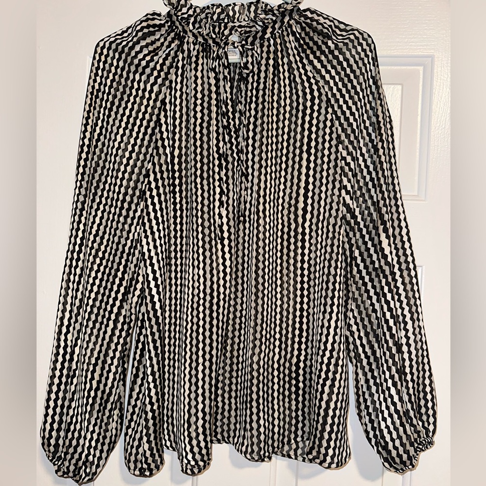 H&M Black and White Pattern Blouse